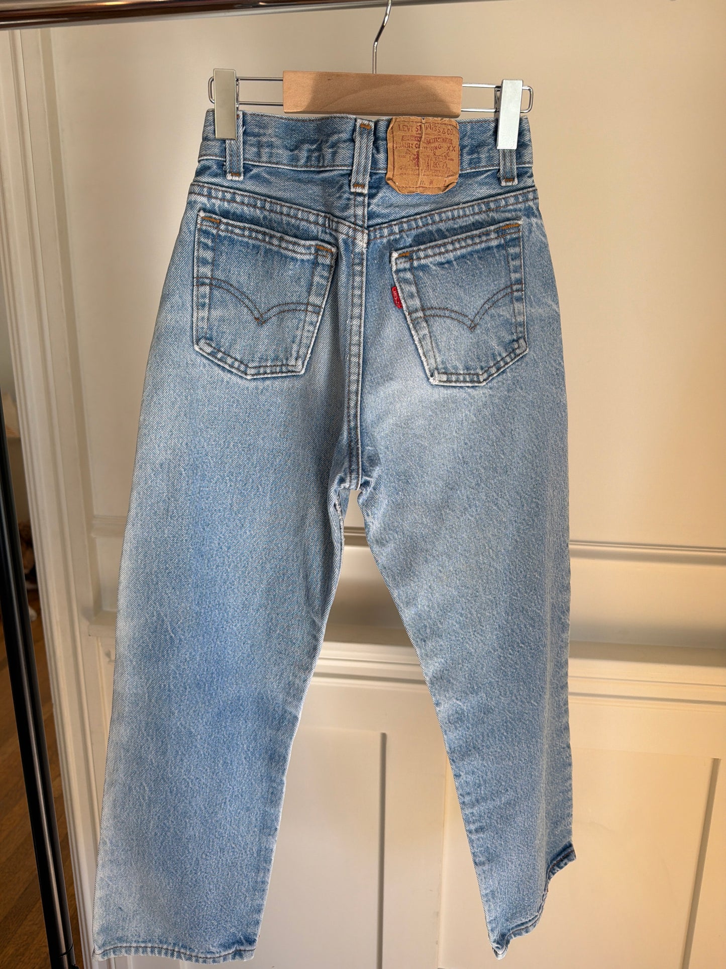 Vintage Levi red label light wash jeans, size: 9/10T