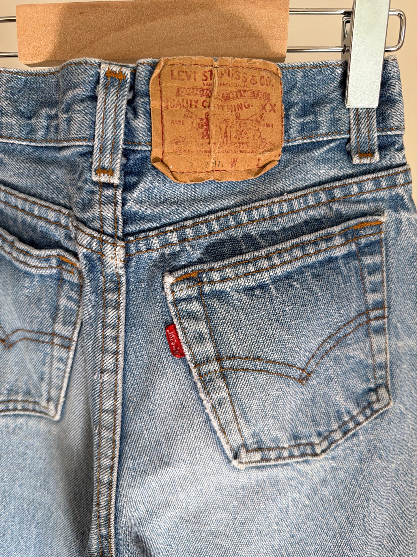 Vintage Levi red label light wash jeans, size: 9/10T