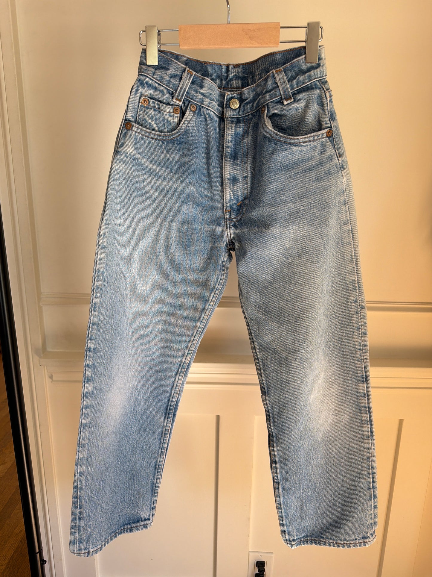 Vintage Levi red label light wash jeans, size: 9/10T